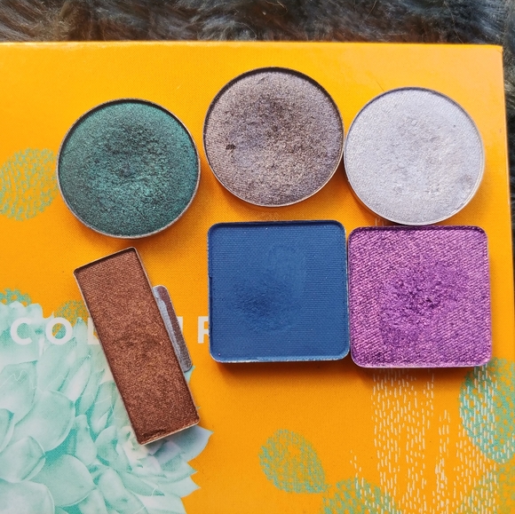 Sold Eyeshadow bundle - Picture 1 of 9
